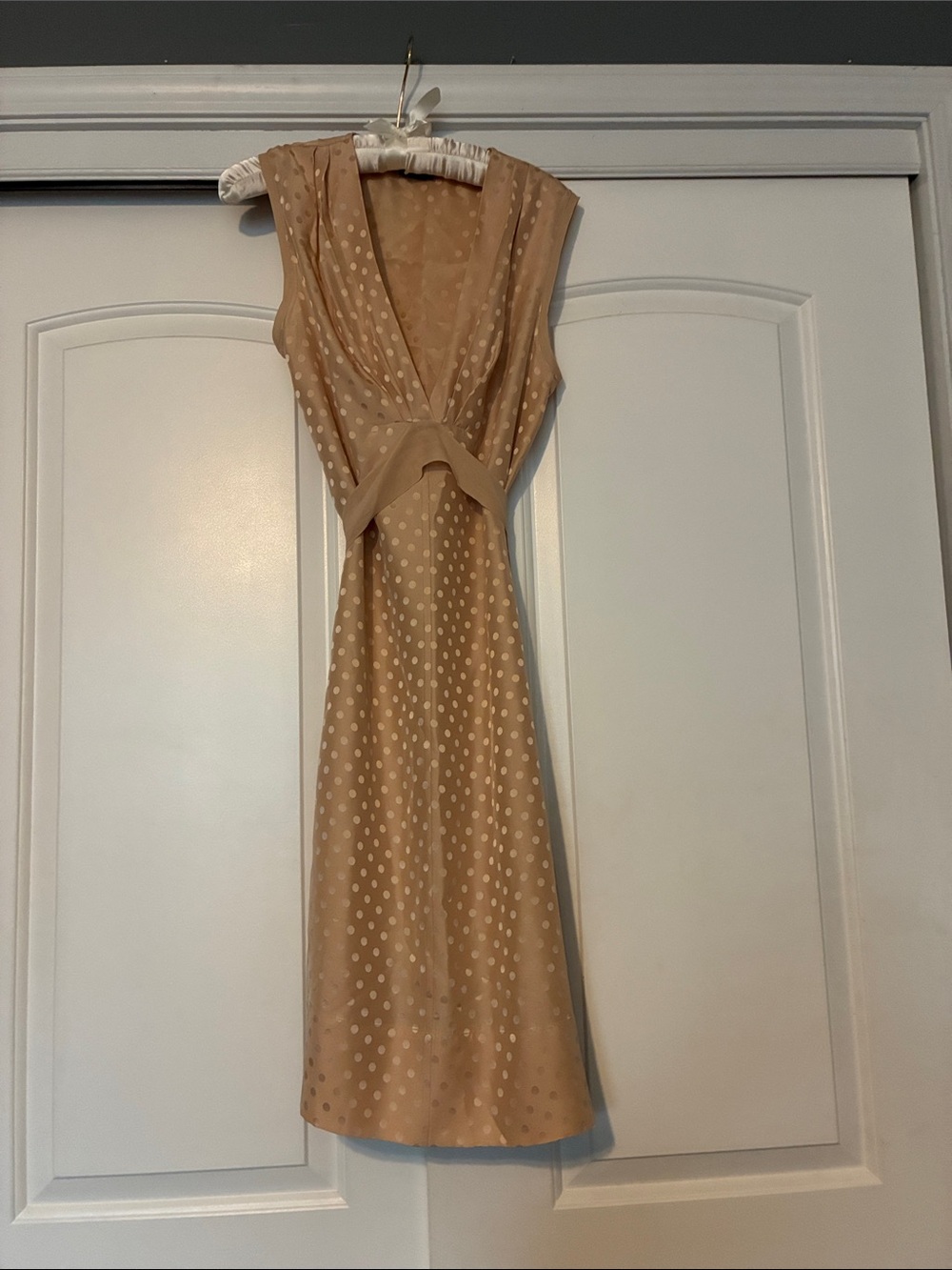 BCBGMaxAzria Beige Polka Dot V‑Neck Midi Dress 100%silk